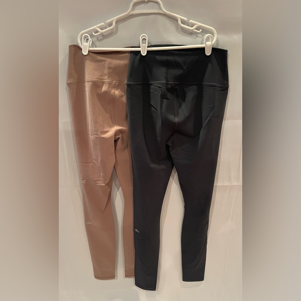 ALO Yoga (2 Pairs) High Waist Warrior Leggings in Eclipse and Gravel Size S - Picture 5 of 5
